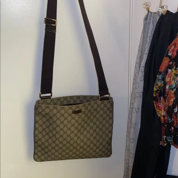 💎Gucci Crossbody - Picture 7 of 7